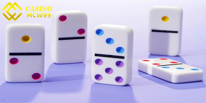 Cách chơi Domino chi tiết đến từ chuyên gia từ A - Z 6 Bạn có quân cờ lớn nhất, thường là quân 6:6, sẽ được quyền đi đầu tiên