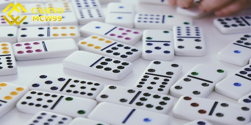Cách chơi Domino chi tiết đến từ chuyên gia từ A - Z 3 Thua nhiều nhất: Tổng điểm cao nhất trên cờ còn lại, chịu thua gấp 3 lần số tiền